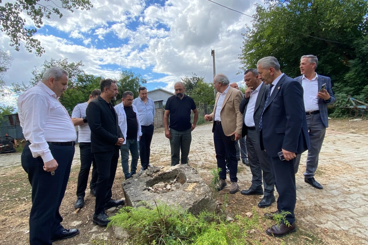 Kocaeli İzmit Belediyesi, Durhasan Mahallesi’nde vatandaşların taleplerini yerinde dinleyerek yeni