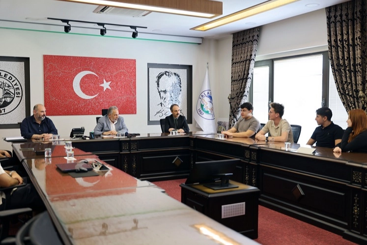 Kayseri Talas Belediyesi’nin eğitime kazandırdığı kütüphanelerden 7/24 Kütüphane ile Mehmet