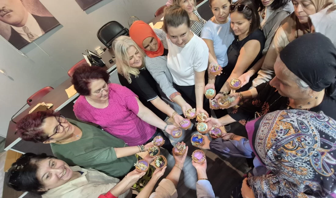 Kocaeli Gölcük Belediyesi’nin kültür sanat etkinlikleri kapsamında düzenlediği mum yapım