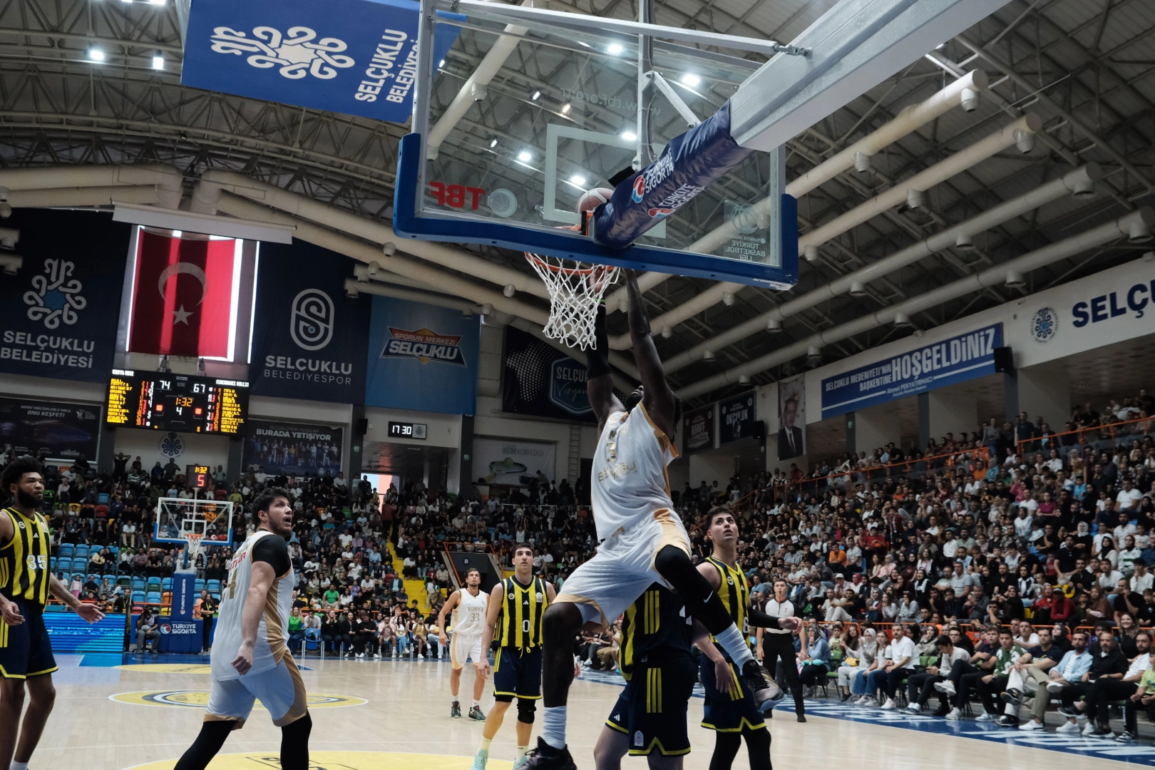 Türkiye Sigorta Basketbol Ligi’nde 2025-2026 sezonu heyecanı başladı. Konya Büyükşehir