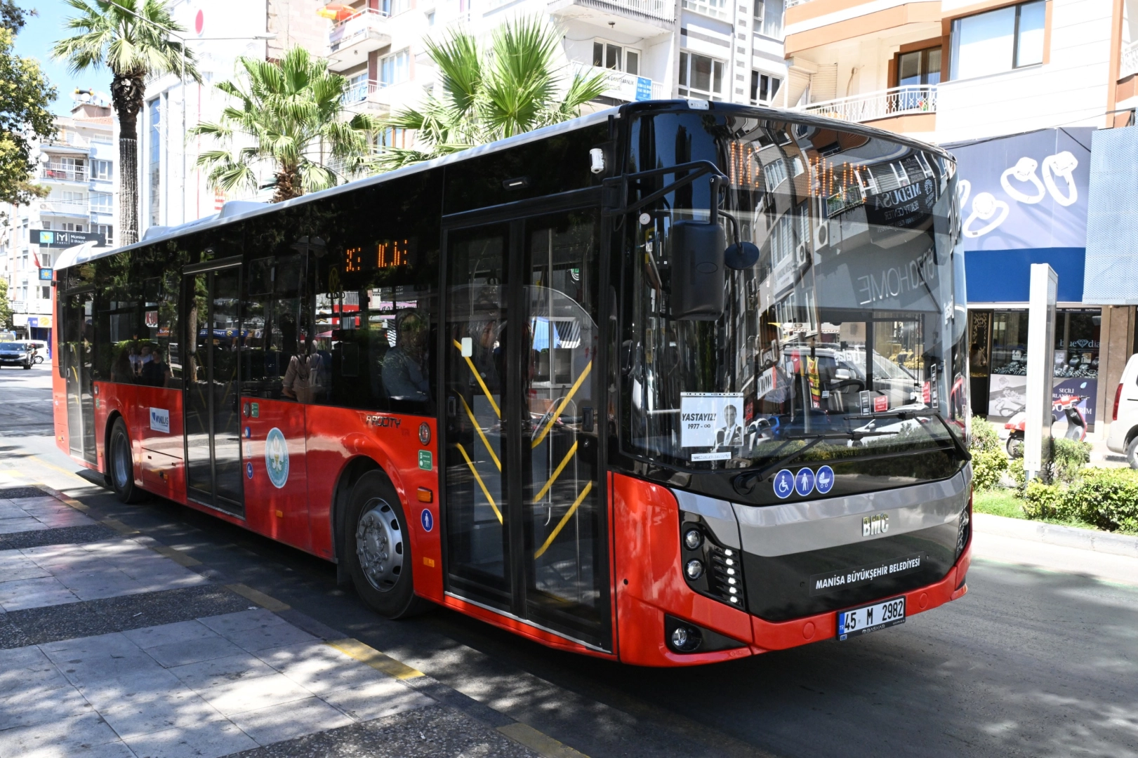 2025-2026 eğitim-öğretim yılının başlamasıyla birlikte Manisa Büyükşehir Belediyesi, öğrencilerin ulaşımda