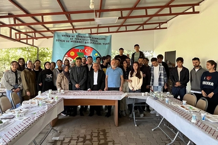 Kayseri Büyükşehir Belediye Başkanı Dr. Memduh Büyükkılıç, Turan Vakfı’nda Türk