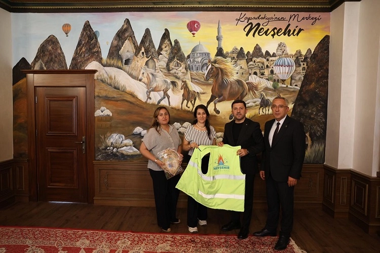 Gülşehir Belediye Başkanı Erkan Çiftci, Nevşehir Belediye Başkanı Rasim Arı’ya