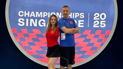 Eskişehir Büyükşehir Spor Kulübü’nün milli paralimpik yüzücüsü Sümeyye Boyacı, Singapur’da