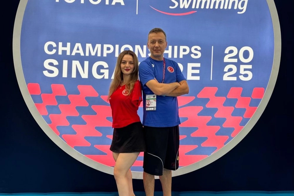 Eskişehir Büyükşehir Spor Kulübü’nün milli paralimpik yüzücüsü Sümeyye Boyacı, Singapur’da