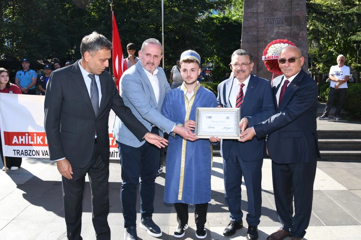 Ahilik Haftası kapsamında düzenlenen törende konuşan Trabzon Büyükşehir Belediye Başkanı
