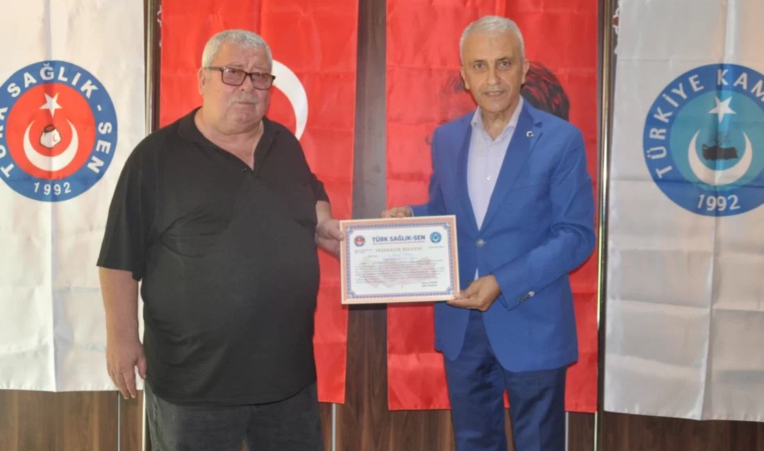 Türk Sağlık Sen Kocaeli Şube Başkanı Ömer Çeker, emekliye ayrılan