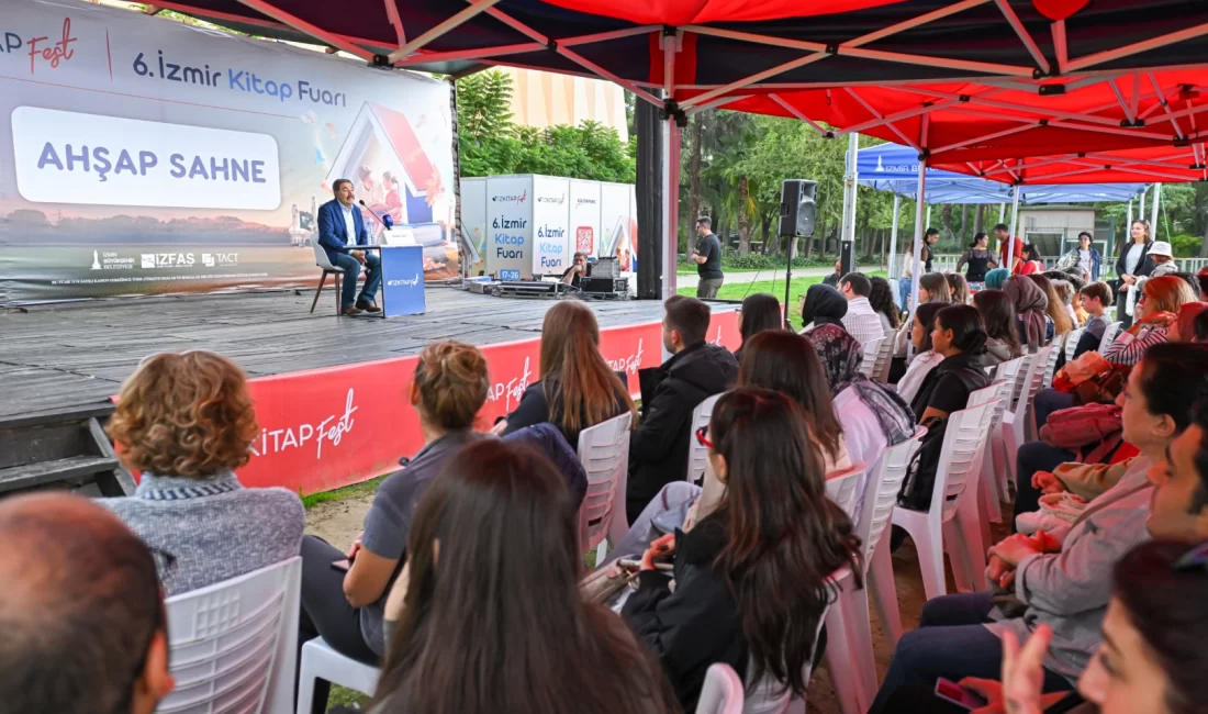 Ünlü yazar Ahmet Ümit, İZKİTAP – 6. İzmir Kitap Fuarı’nda
