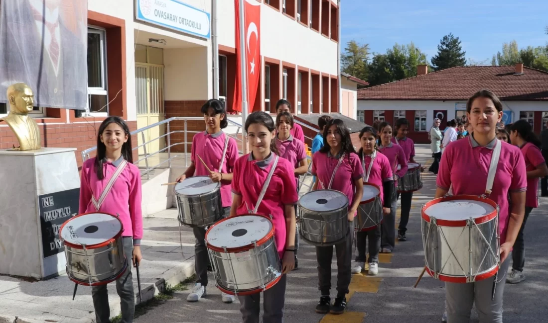 Amasya’da köy okulu öğrencileri, 29 Ekim Cumhuriyet Bayramı’nı kutlamak için