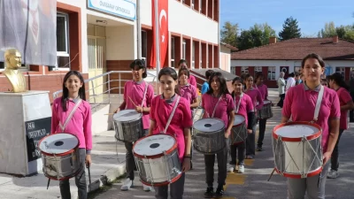 Amasya’da köy okulu öğrencileri, 29 Ekim Cumhuriyet Bayramı’nı kutlamak için