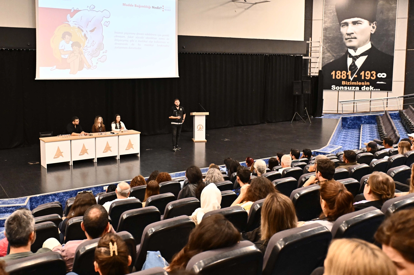 Antalya Muratpaşa Belediyesi, madde bağımlılığı hakkında farkındalık oluşturmak amacıyla belediye