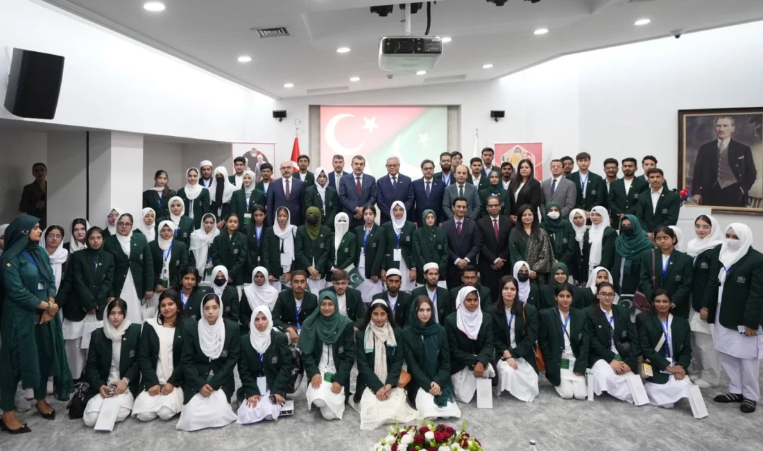 Milli Eğitim Bakanı Yusuf Tekin, Bakanlığın Başöğretmen Salonu’nda ülkelerinde başarı