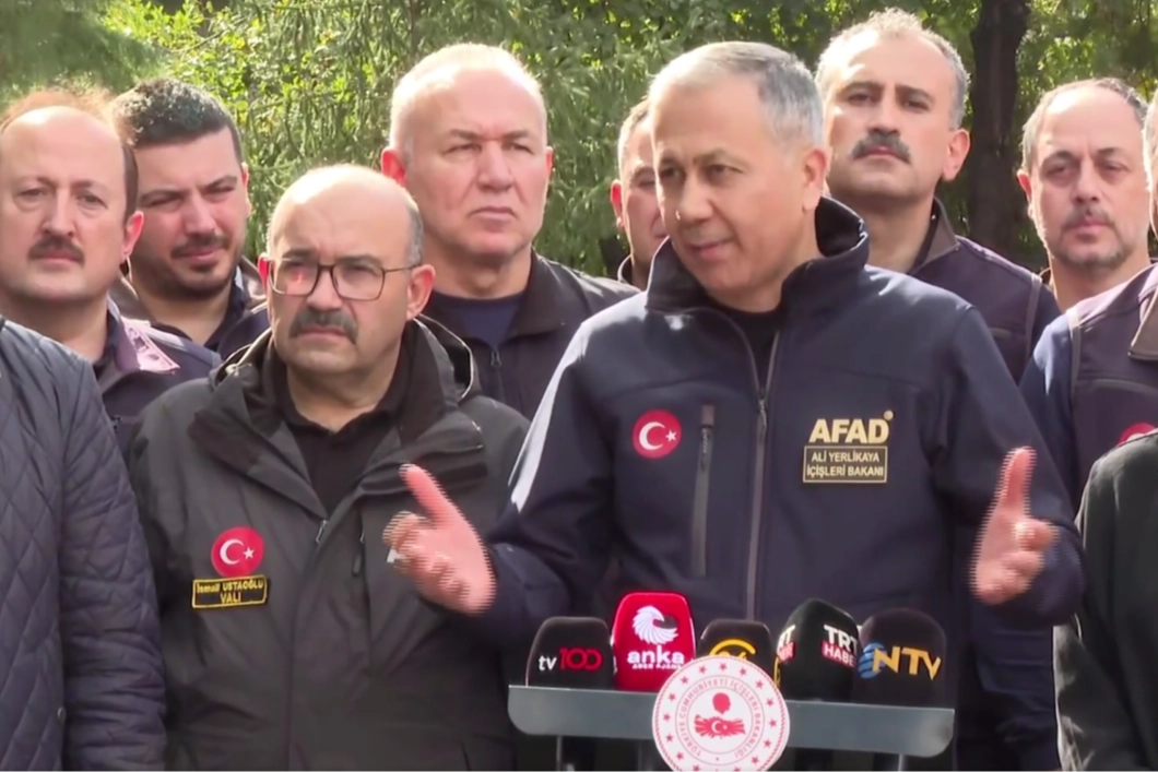 Balıkesir’in Sındırgı ilçesindeki 6,1 büyüklüğündeki deprem sonrası bölgeye giden İçişleri