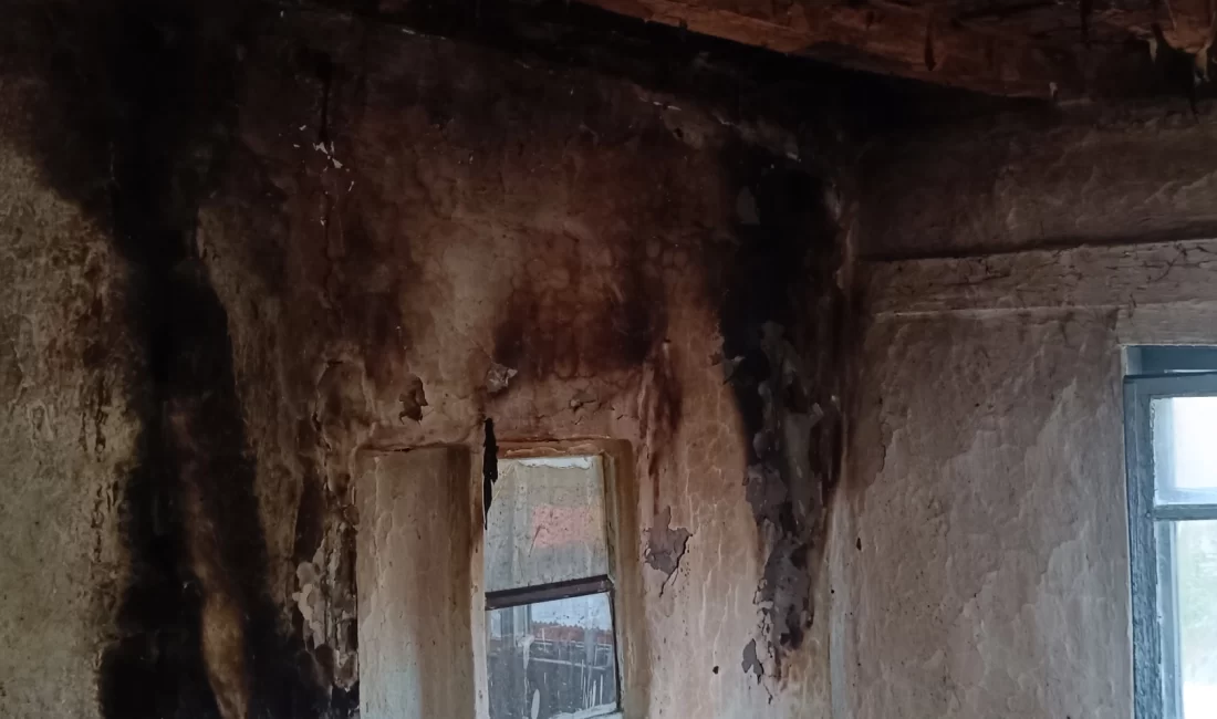 Bilecik’te yıldırım paniği! Bilecik’in Pazaryeri ilçesinde yıldırım düşmesi sonucu çıkan yangın, itfaiye ekiplerinin