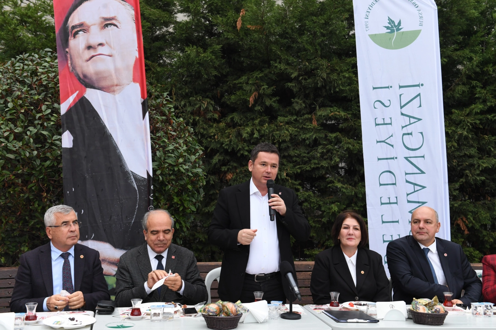 Bursa’nın Osmangazi ilçesinde 136 mahalleye en güzel hizmeti götürmek için