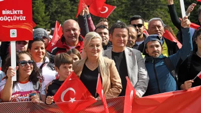 Burs’da Osmangazi Belediyesi, Türkiye Cumhuriyeti’nin 102’inci kuruluş yıldönümü etkinlikleri kapsamında