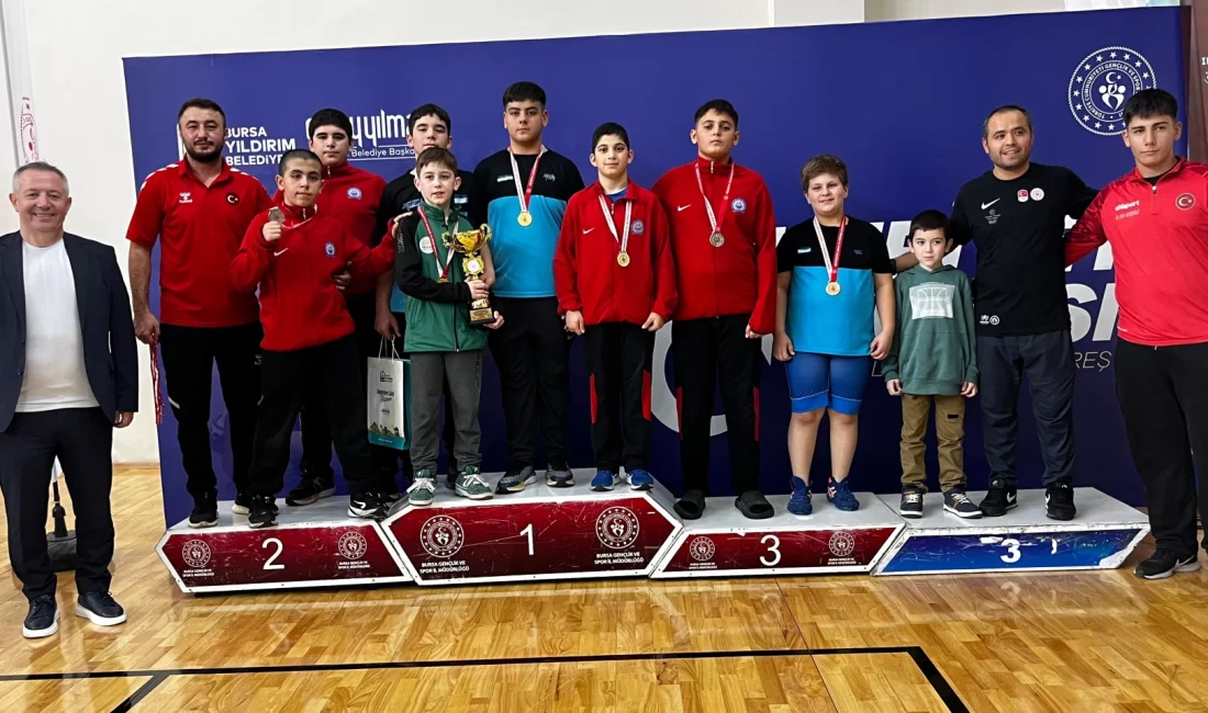 Bursa Yıldırım’da Cumhuriyet coşkusu sporla taçlandı Bursa Yıldırım Belediyesi, 29 Ekim Cumhuriyet Bayramı coşkusunu sporla buluşturdu.