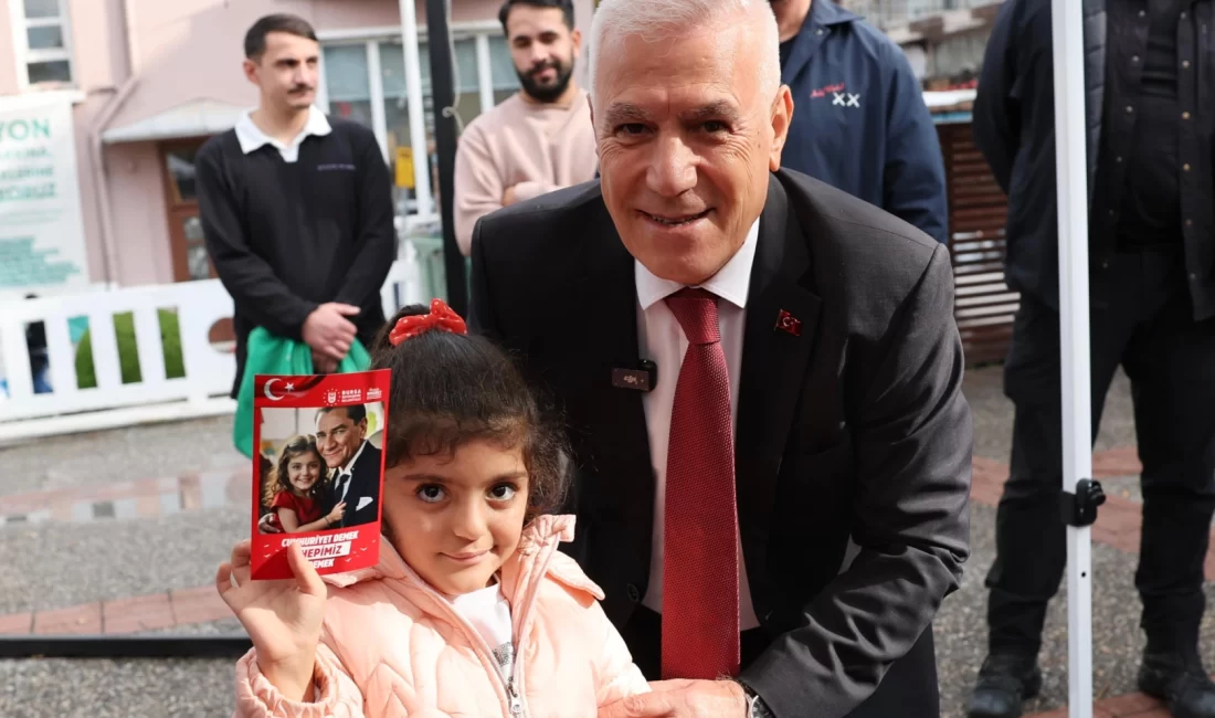 Bursalılar Atatürk ile aynı karede Bursa Büyükşehir Belediyesi, Cumhuriyet Bayramı coşkusunu yapay zeka teknolojisiyle buluşturdu.