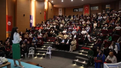 Sakarya Büyükşehir Belediyesi Sosyal Gelişim Merkezi’nde (SGM) gerçekleştirilen “Etkili Ebeveynlik:
