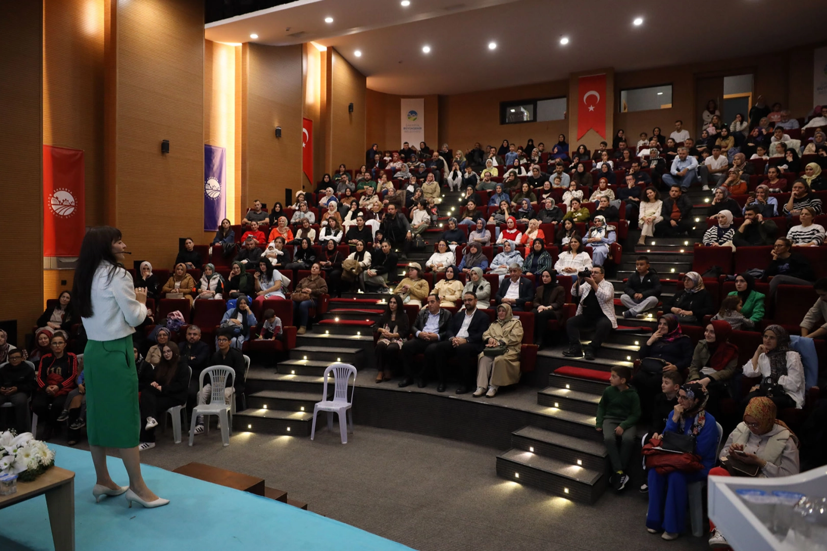Sakarya Büyükşehir Belediyesi Sosyal Gelişim Merkezi’nde (SGM) gerçekleştirilen “Etkili Ebeveynlik: