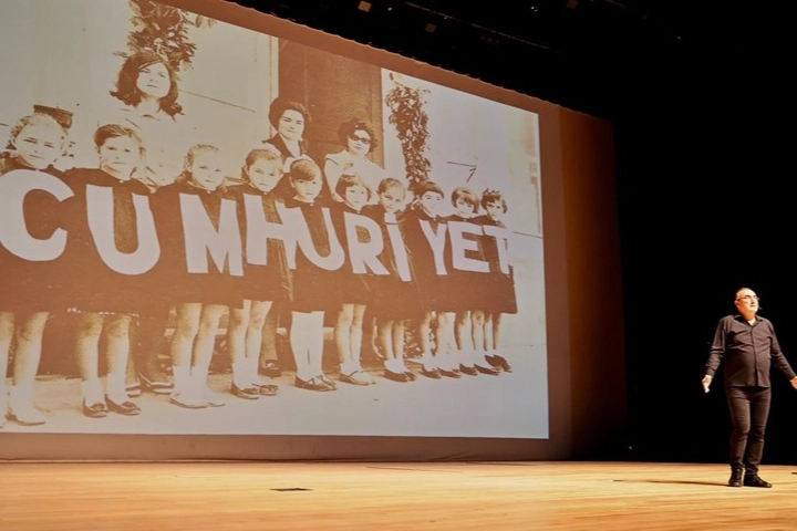 Denizli Büyükşehir Belediyesi, Cumhuriyet’in 102. yılı etkinlikleri kapsamında ünlü yazar,