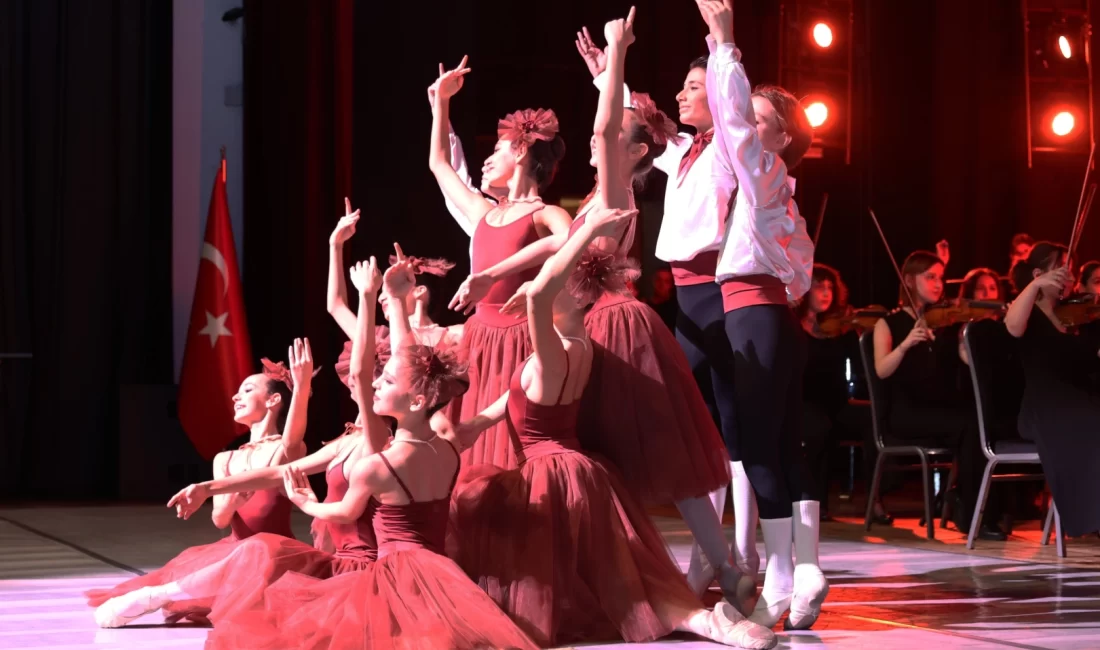 Dokuz Eylül Üniversitesi, Cumhuriyetin 102. yılını görkemli bir sanat şöleniyle