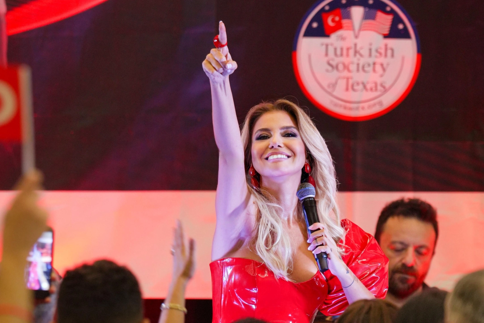 Gülben Ergen, Amerika’daki üç konserlik turnesinin ilk durağı olan Dallas’ta