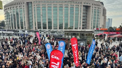 CHP Genel Başkanı Özgür Özel’in de destek için bulunduğu adliye