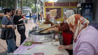 İzmir Bornova Belediyesi’nin ev sahipliğinde düzenlenen “Bi Hayat Fest”, SMA