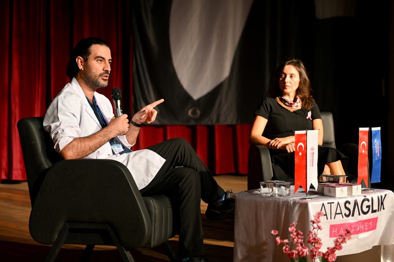 İzmir’de Bornova Belediyesi, Meme Kanseri Farkındalık Ayı kapsamında bir panel