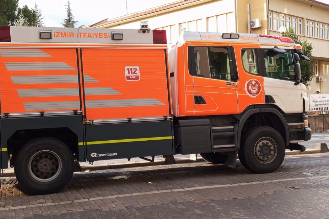 İzmir Büyükşehir Belediyesi ekipleri, dün akşam saatlerinde merkez üssü Balıkesir’in