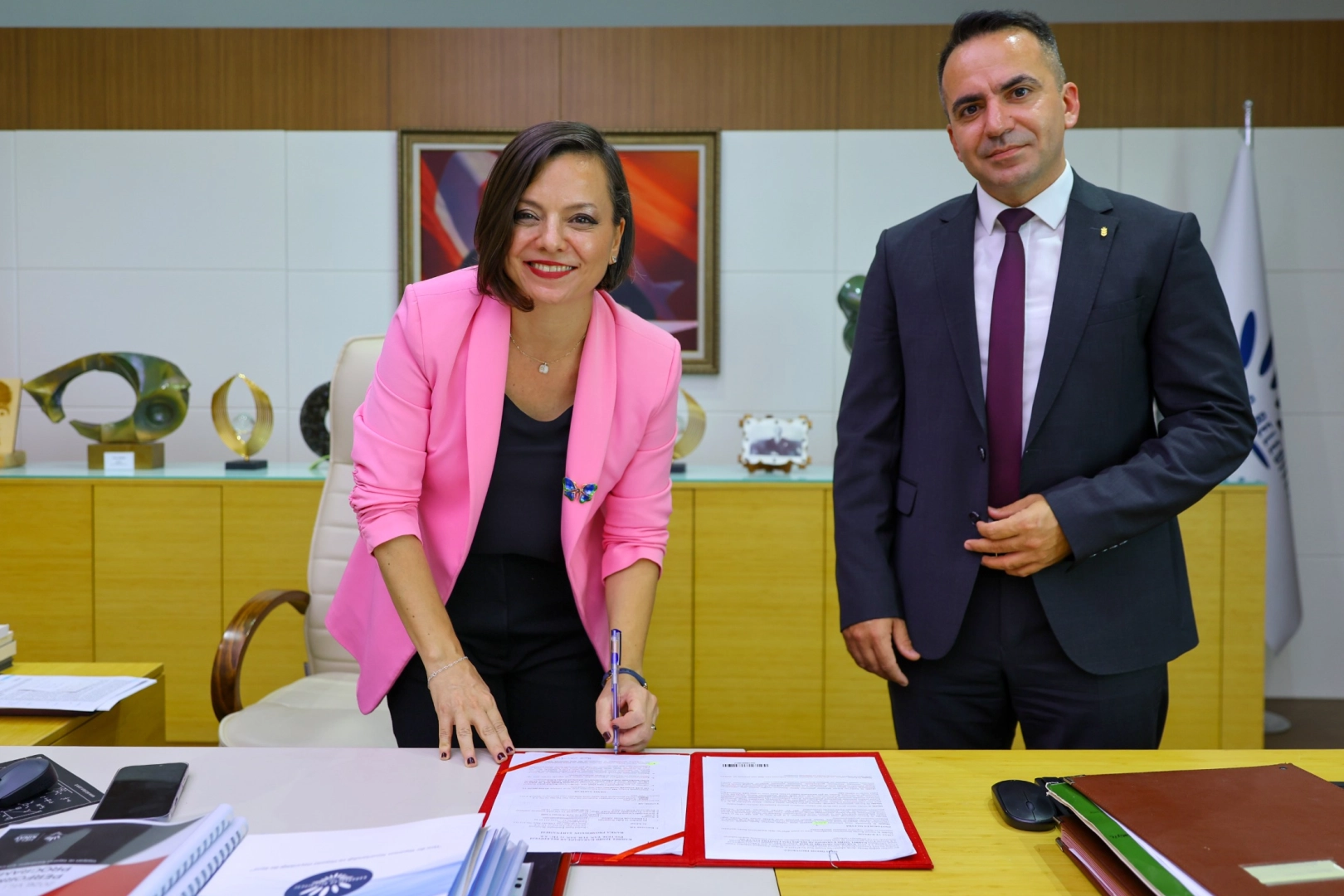 İzmir Karabağlar Belediyesi şirketi KARBEL A.Ş. bünyesindeki 919 işçiye kişi