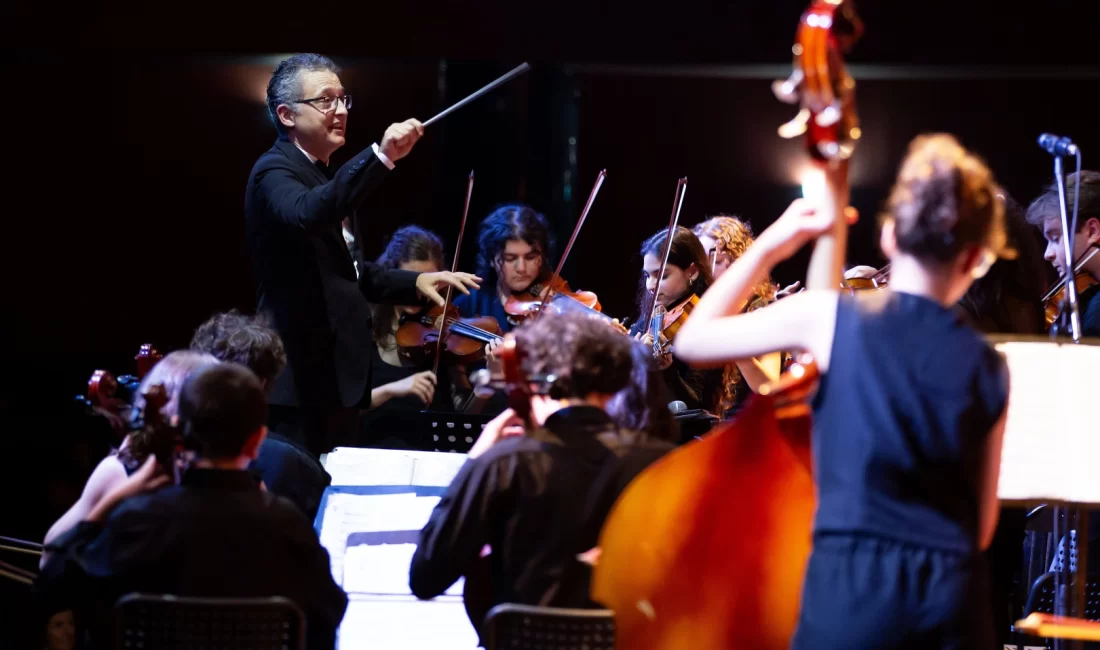 İzmir Narlıdere’de senfonik konser İzmir’de Narlıdere Belediyesi Çocuk Senfoni Orkestrası, Cumhuriyetimizin 102’nci yılına özel