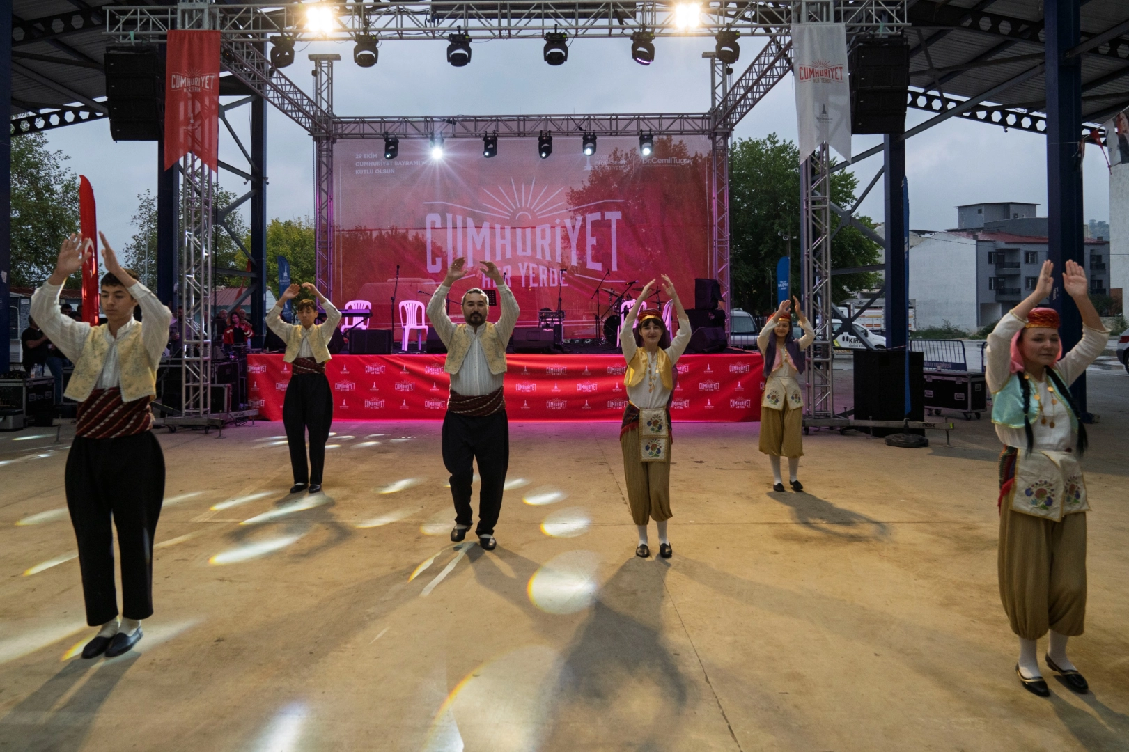 İzmir Büyükşehir Belediyesi’nin Cumhuriyet Bayramı’nın 102’nci yılı için kentin dört