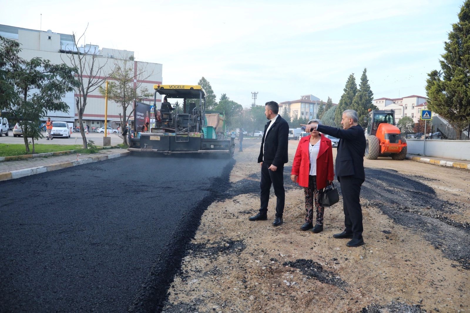 İzmit Belediyesi, Yahya Kaptan Mahallesi’nde uzun yıllardır yenilenmeyen sokakları baştan