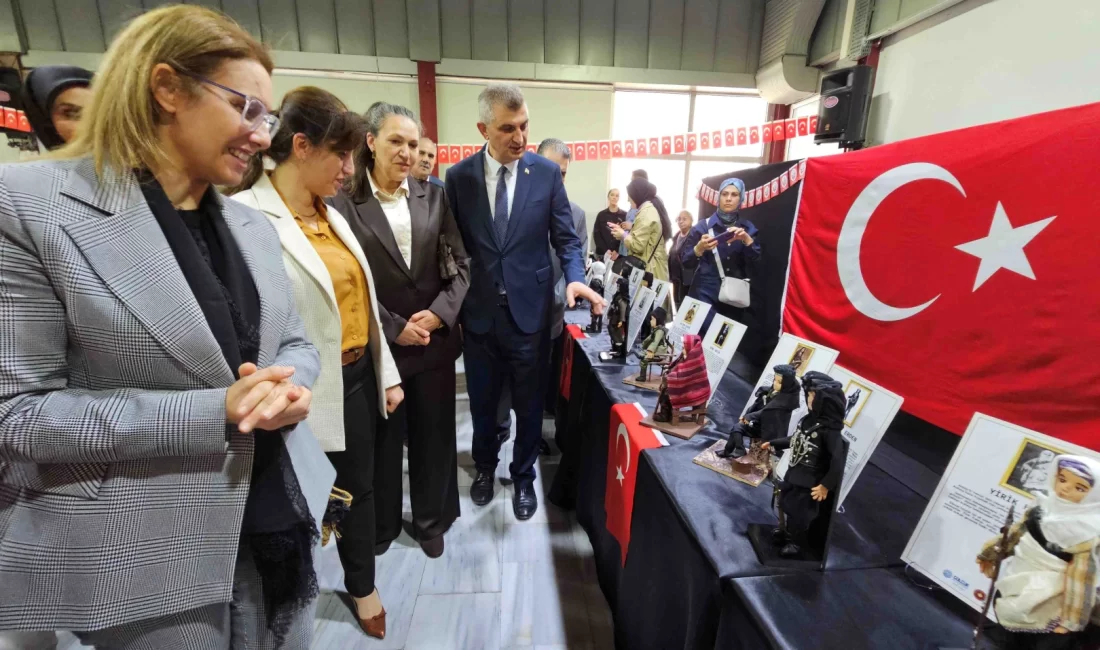 Gölcük Belediyesi ve Gölcük Kent Konseyi işbirliğinde düzenlenen “Kahraman Türk