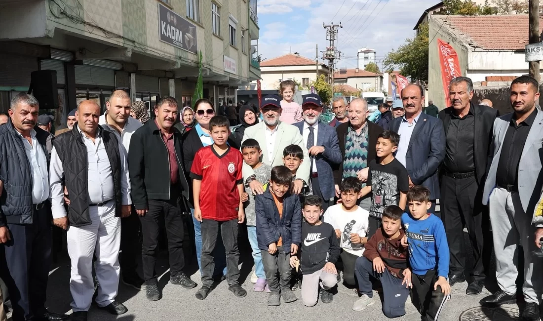 Kayseri Kocasinan Belediye Başkanı Ahmet Çolakbayrakdar, Argıncık Mahallesi’nde vatandaşlarla bir