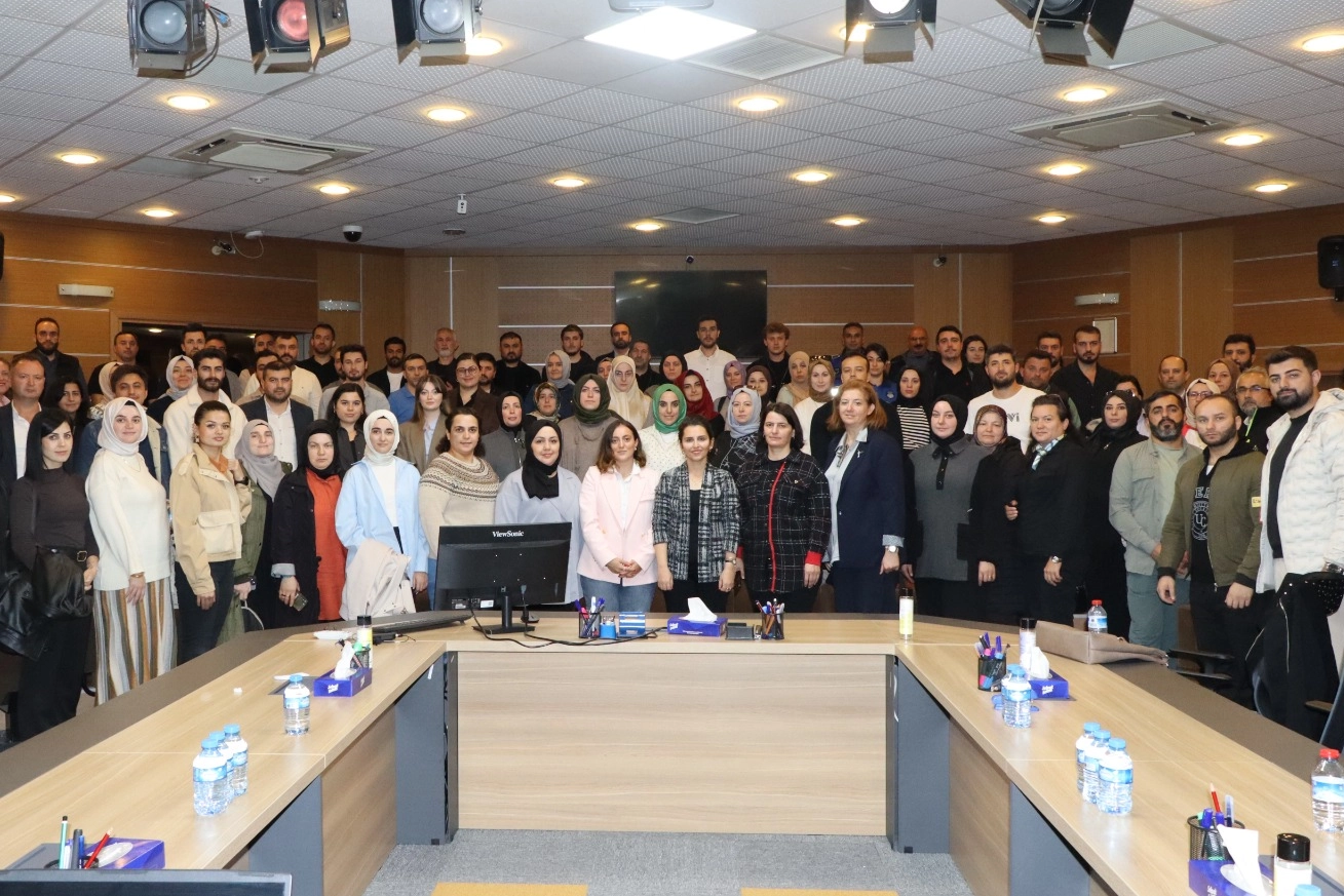 Kocaeli Büyükşehir Belediyesi, kurum bünyesindeki personele “Etkili Sunum ve Hitabet