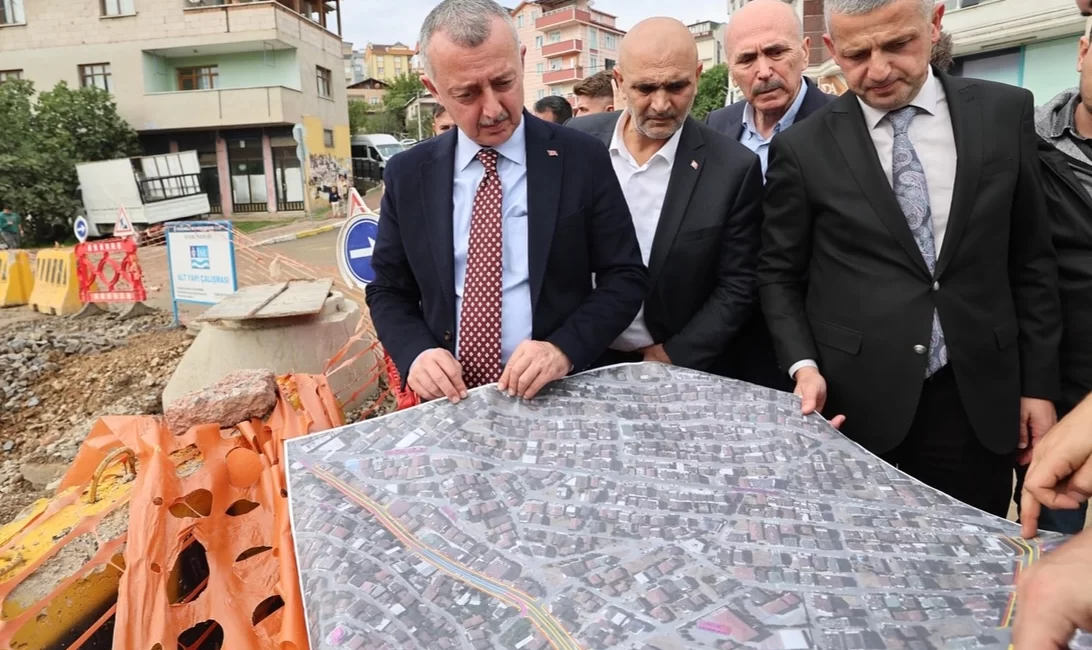 Kocaeli Büyükşehir Belediye Başkanı Tahir Büyükakın, Çayırova’da vatandaşlarla buluşarak ilçede
