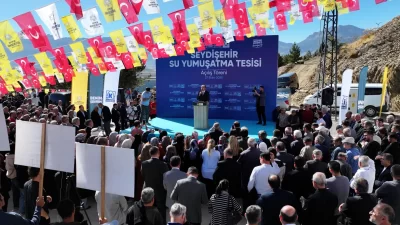 Konya Büyükşehir Belediye Başkanı Uğur İbrahim Altay, Seydişehir’de esnafla, vatandaşla