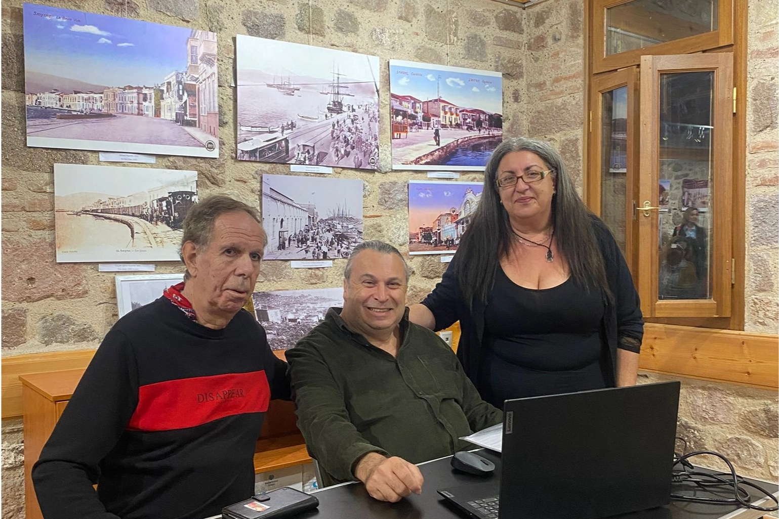 İzmirli fotoğrafçı ve koleksiyoner Mert Rüstem, Yunanistan’ın Girit Adası’nda “İzmir