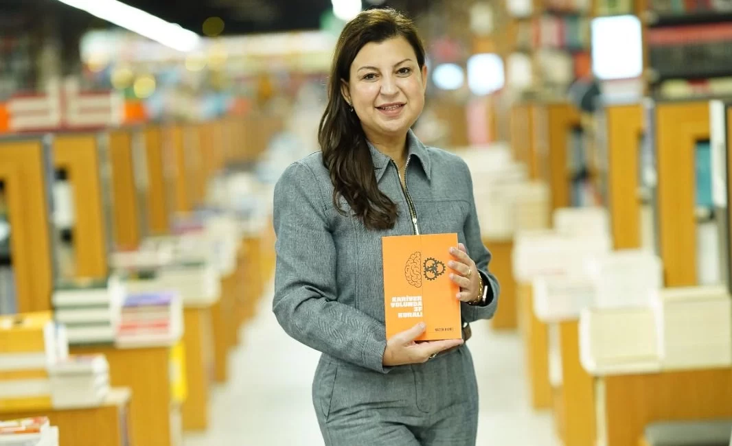 Nazan Akıncı’dan ilham veren kitap AKKA Kalıp Enjeksiyon Yönetim Kurulu Başkan Nazan Akıncı yaklaşın 22