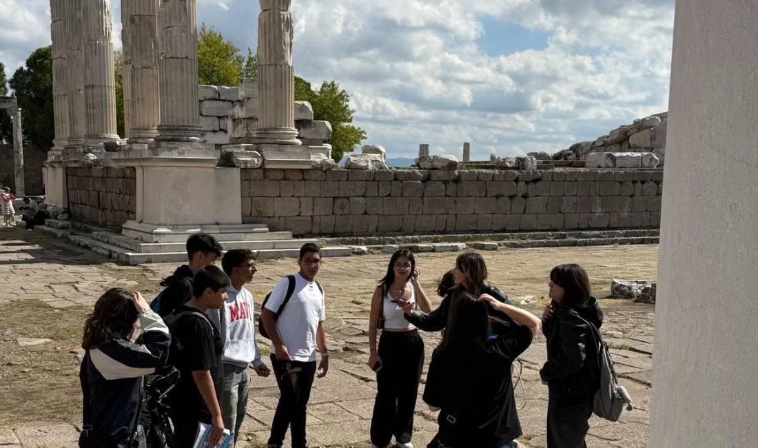 Pergamon’da dil becerilerini geliştirdiler İzmir Büyükşehir Belediyesi bünyesinde kurulan Çiğli Dil Destek Merkezi üyesi