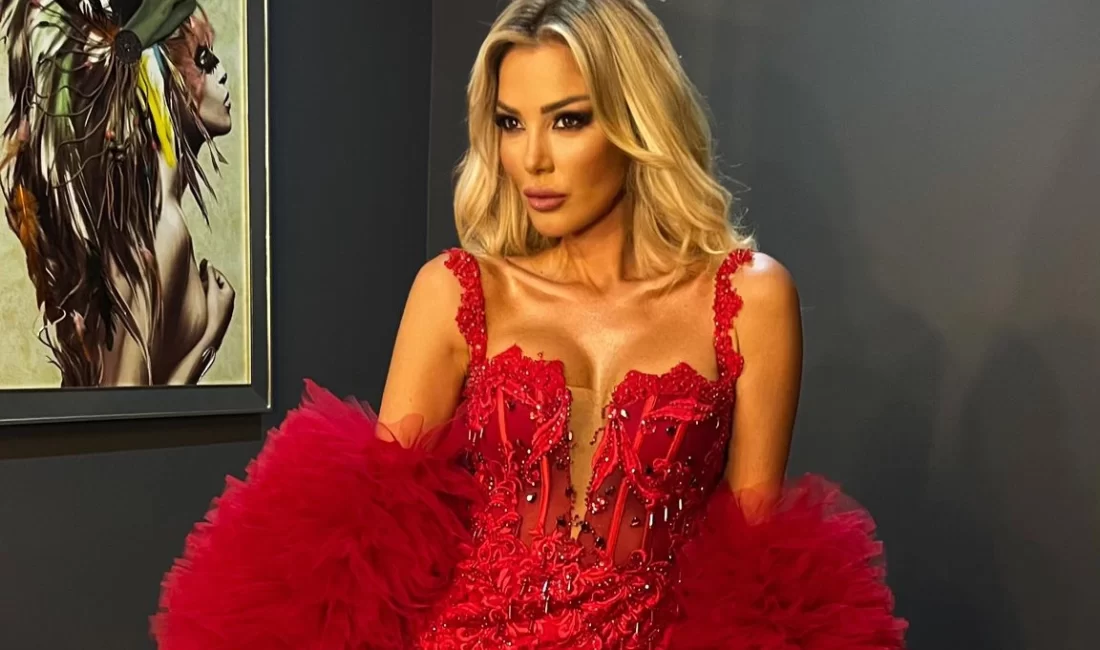 Petek Dinçöz zarafeti ile mest etti Türk müziğinin sevilen ismi Petek Dinçöz, geçtiğimiz gece Yeni Gazino