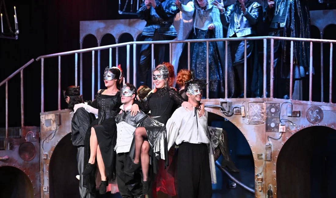 Manisa Büyükşehir Belediyesi Şehir Tiyatrosu, yeni sezonuna dünya edebiyatının en