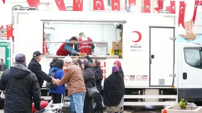 Balıkesir’in Sındırgı ilçesinde meydana gelen deprem sonrası Türk Kızılay ekipleri