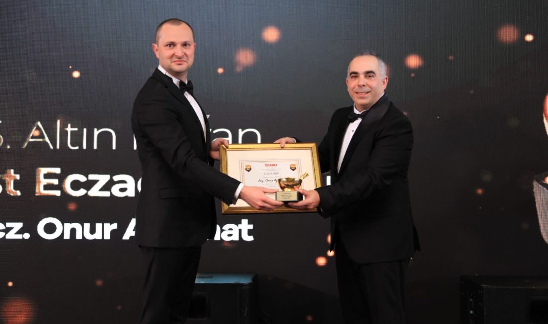 Onur Aykanat’a 2025 Altın Havan Ödülü &nbsp; Serbest Eczacılık alanında