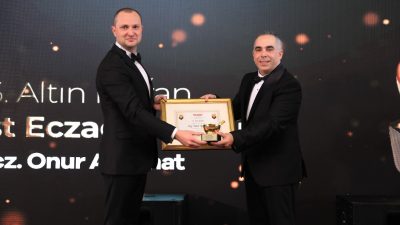 Onur Aykanat’a 2025 Altın Havan Ödülü &nbsp; Serbest Eczacılık alanında