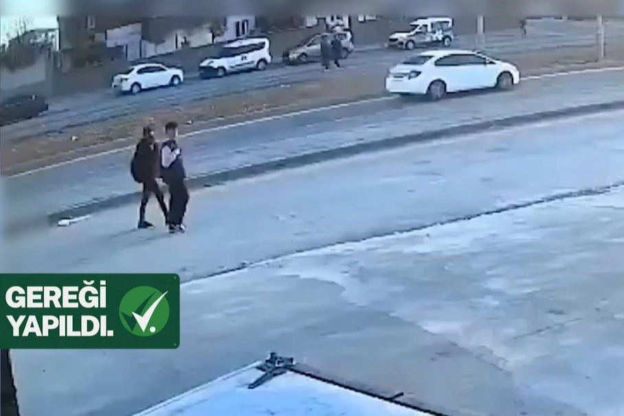 İçişleri Bakanı Ali Yerlikaya, Gaziantep’te okula giden 15 yaşındaki Berat’a