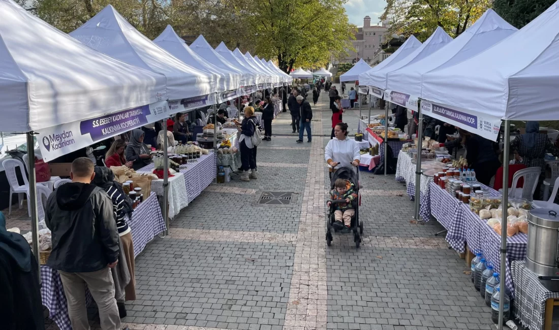 Bursa Büyükşehir Belediyesi’nin ‘Meydan Kadınların’ sloganıyla yürüttüğü dayanışma pazarı bir